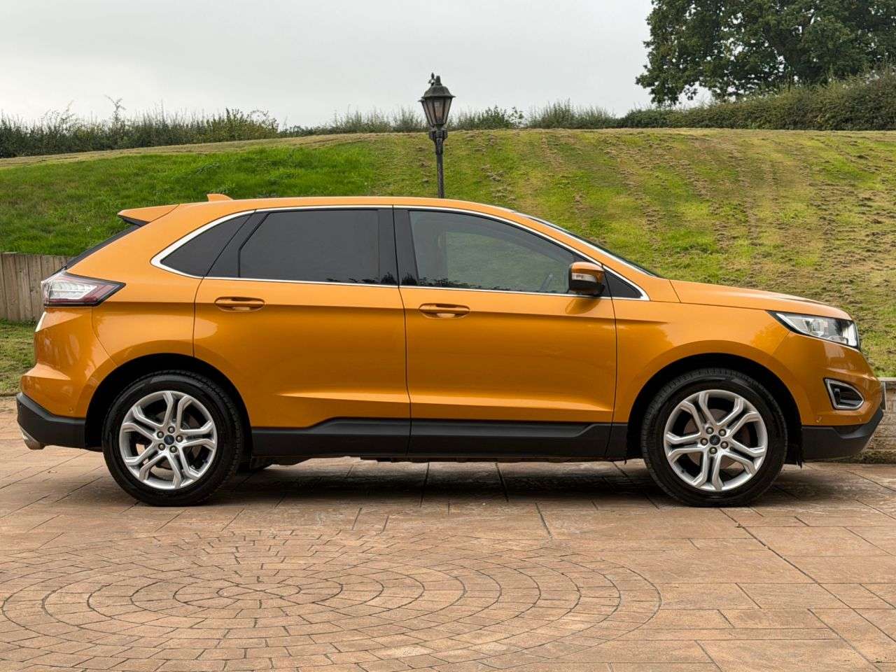 A 2016 FORD EDGE 2.0 TDCi Titanium SUV 5dr Diesel Manual AWD Euro 6 (s/s) (180 ps) PAN ROOF- A 2016 FORD EDGE 2.0 TDCi Titanium SUV 5dr Diesel Manual AWD Euro 6 (s/s) (180 ps) PAN ROOF-