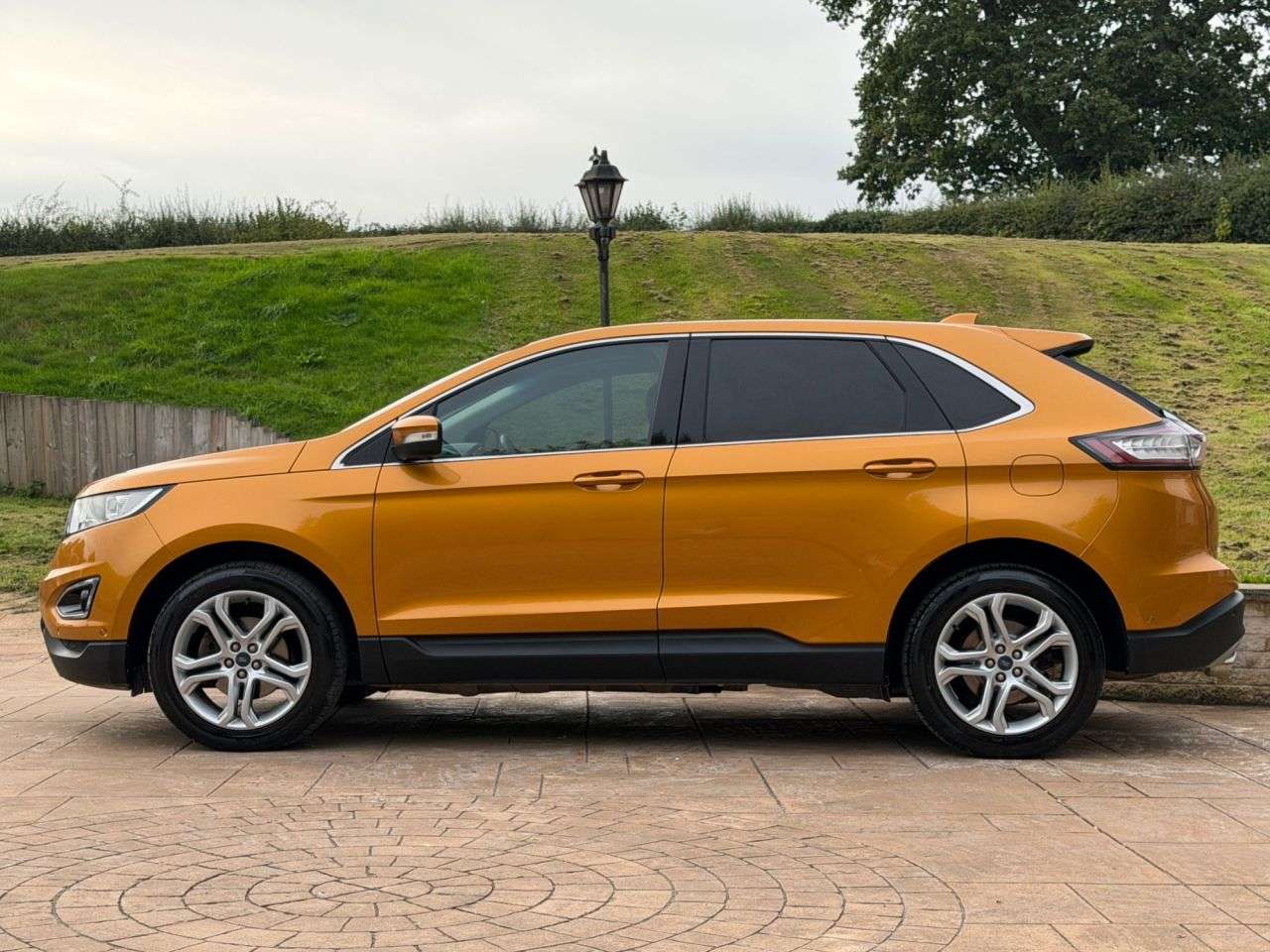 A 2016 FORD EDGE 2.0 TDCi Titanium SUV 5dr Diesel Manual AWD Euro 6 (s/s) (180 ps) PAN ROOF- A 2016 FORD EDGE 2.0 TDCi Titanium SUV 5dr Diesel Manual AWD Euro 6 (s/s) (180 ps) PAN ROOF-