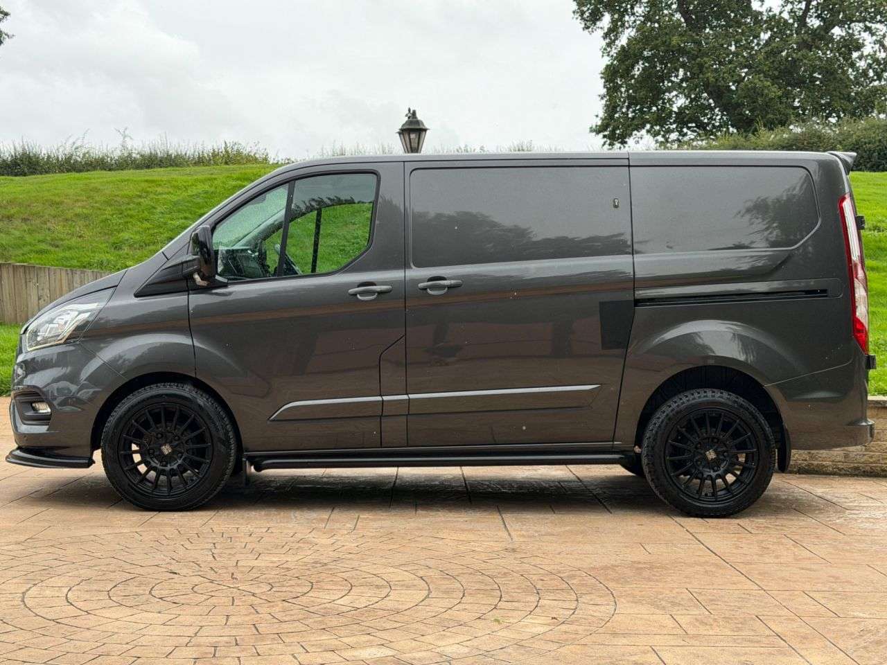 A 2022 FORD TRANSIT CUSTOM 2.0 280 EcoBlue Limited Panel Van 5dr Diesel Manual L1 H1 Euro 6 (s/s) (130 A 2022 FORD TRANSIT CUSTOM 2.0 280 EcoBlue Limited Panel Van 5dr Diesel Manual L1 H1 Euro 6 (s/s) (130