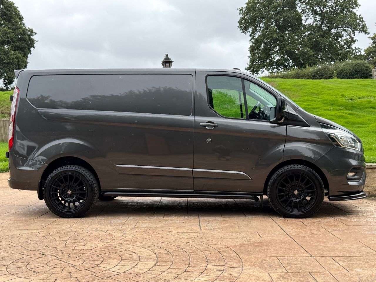 A 2022 FORD TRANSIT CUSTOM 2.0 280 EcoBlue Limited Panel Van 5dr Diesel Manual L1 H1 Euro 6 (s/s) (130 A 2022 FORD TRANSIT CUSTOM 2.0 280 EcoBlue Limited Panel Van 5dr Diesel Manual L1 H1 Euro 6 (s/s) (130