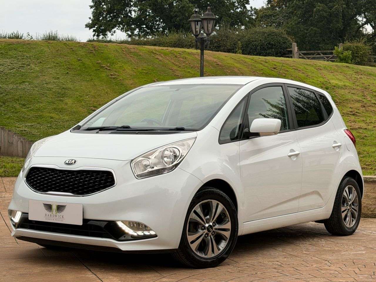 A 2015 KIA VENGA 1.6 CRDi 3 MPV 5dr Diesel Manual Euro 6 (s/s) (114 bhp) 10 SERVCES. A 2015 KIA VENGA 1.6 CRDi 3 MPV 5dr Diesel Manual Euro 6 (s/s) (114 bhp) 10 SERVCES.