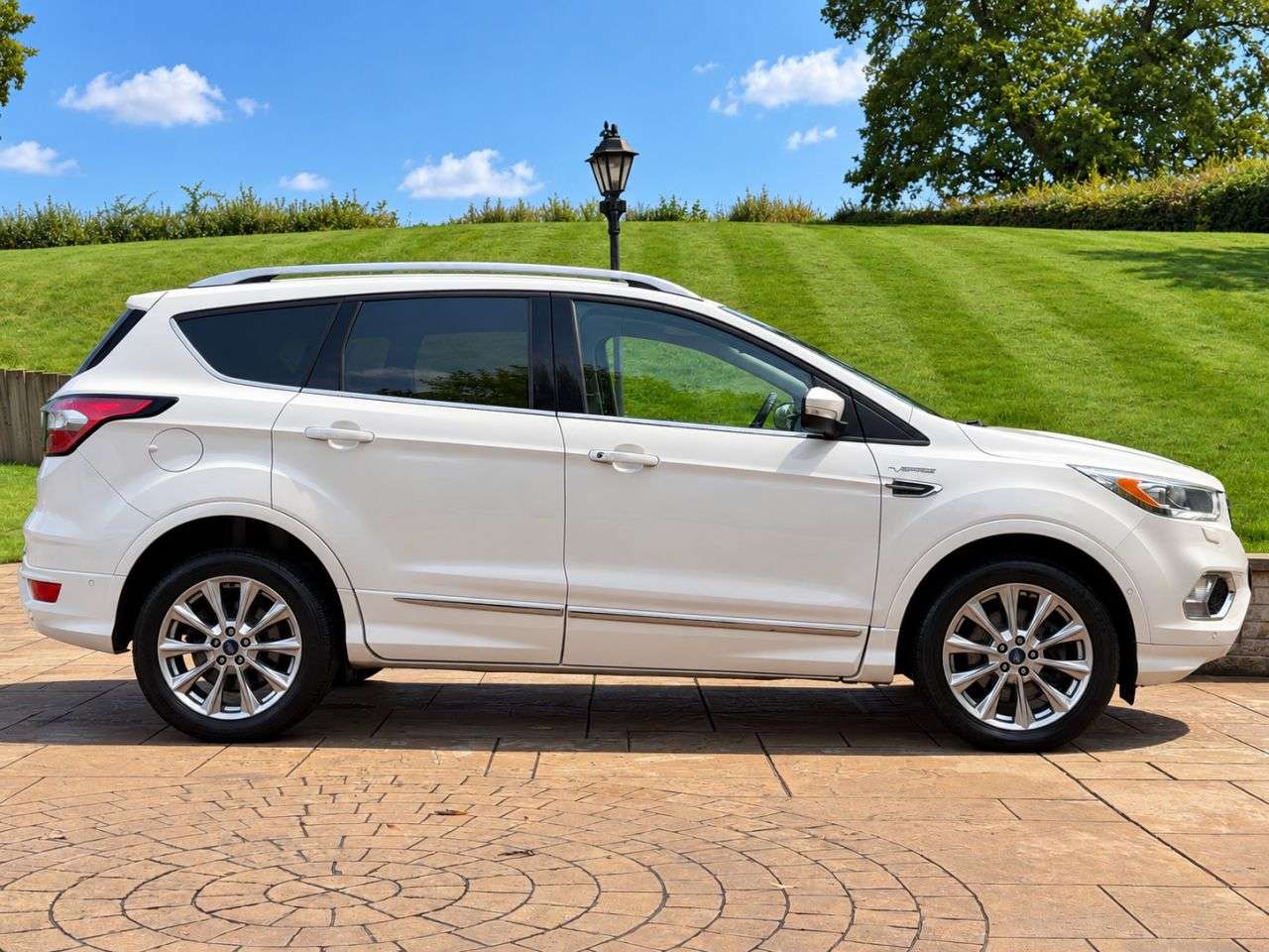 A 2017 FORD KUGA 2.0 TDCi Vignale SUV 5dr Diesel Manual AWD Euro 6 (s/s) (180 ps) PAN ROOF - A 2017 FORD KUGA 2.0 TDCi Vignale SUV 5dr Diesel Manual AWD Euro 6 (s/s) (180 ps) PAN ROOF -