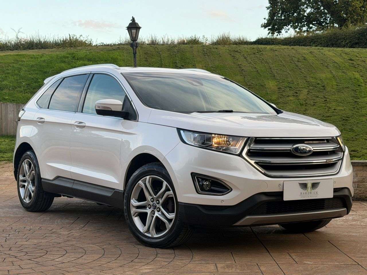 A 2017 FORD EDGE 2.0 TDCi Titanium SUV 5dr Diesel Powershift AWD Euro 6 (s/s) (210 ps) PLATI A 2017 FORD EDGE 2.0 TDCi Titanium SUV 5dr Diesel Powershift AWD Euro 6 (s/s) (210 ps) PLATI