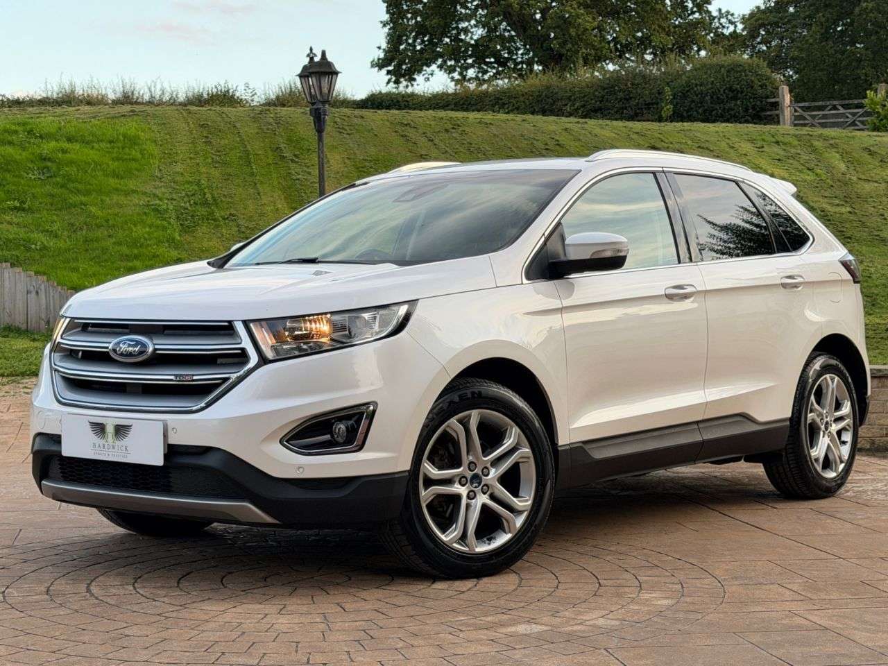 A 2017 FORD EDGE 2.0 TDCi Titanium SUV 5dr Diesel Powershift AWD Euro 6 (s/s) (210 ps) PLATI A 2017 FORD EDGE 2.0 TDCi Titanium SUV 5dr Diesel Powershift AWD Euro 6 (s/s) (210 ps) PLATI