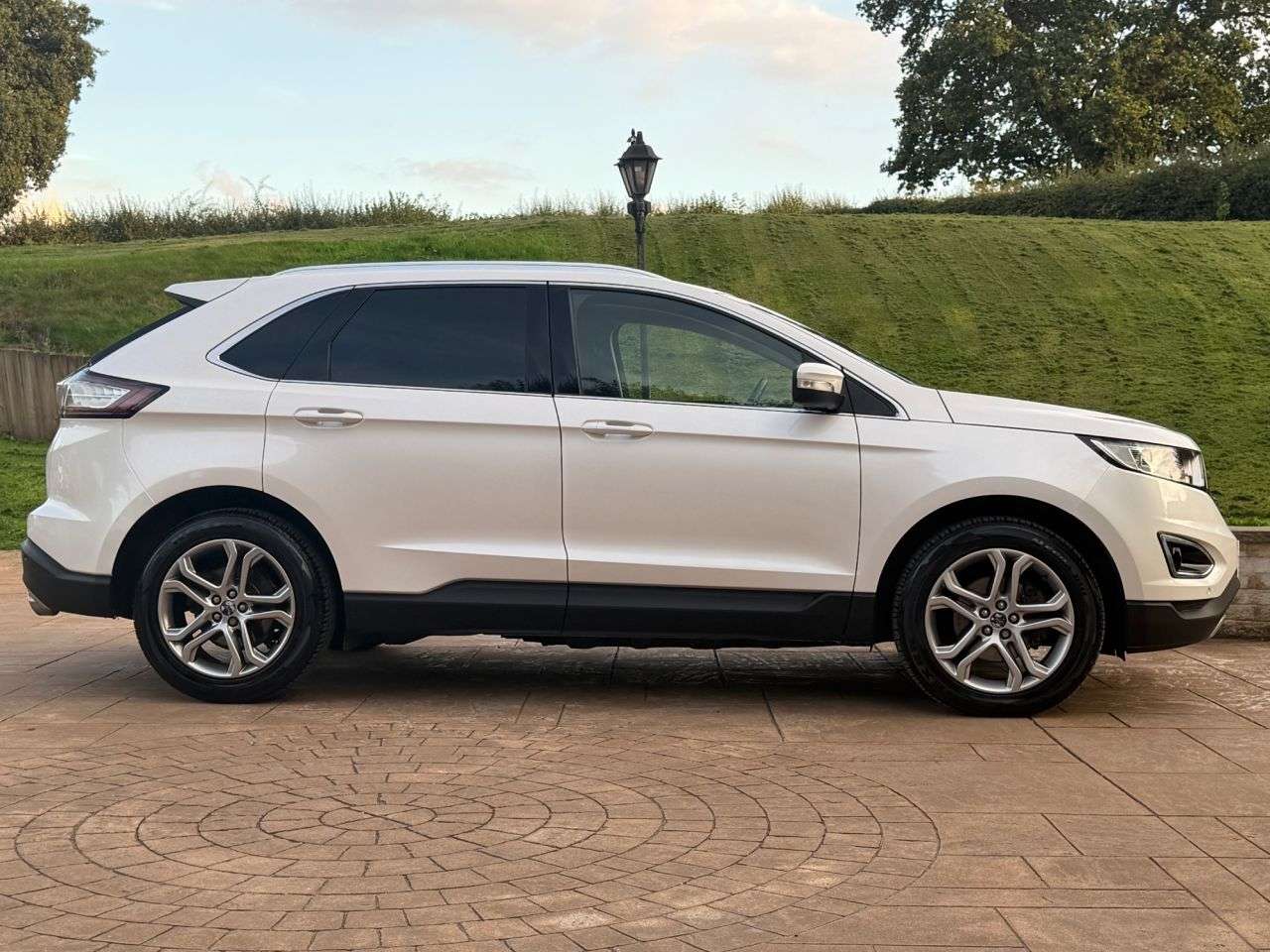 A 2017 FORD EDGE 2.0 TDCi Titanium SUV 5dr Diesel Powershift AWD Euro 6 (s/s) (210 ps) PLATI A 2017 FORD EDGE 2.0 TDCi Titanium SUV 5dr Diesel Powershift AWD Euro 6 (s/s) (210 ps) PLATI