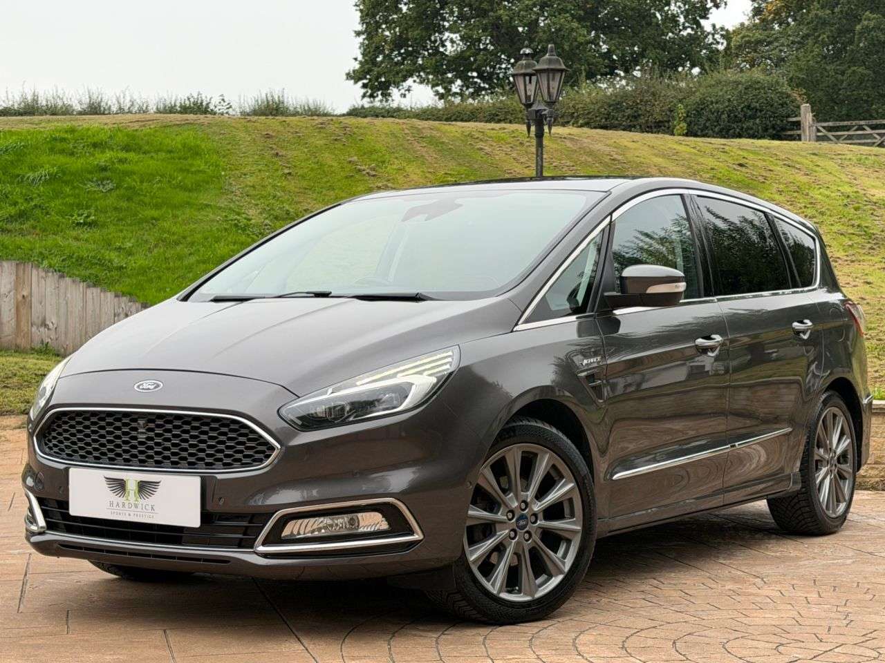 A 2017 FORD S-MAX 2.0 TDCi Vignale MPV 5dr Diesel Powershift Euro 6 (s/s) (210 ps) FULL GLASS A 2017 FORD S-MAX 2.0 TDCi Vignale MPV 5dr Diesel Powershift Euro 6 (s/s) (210 ps) FULL GLASS