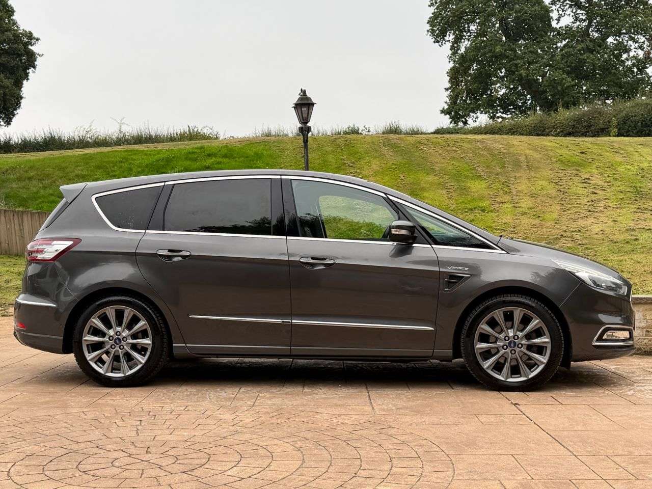 A 2017 FORD S-MAX 2.0 TDCi Vignale MPV 5dr Diesel Powershift Euro 6 (s/s) (210 ps) FULL GLASS A 2017 FORD S-MAX 2.0 TDCi Vignale MPV 5dr Diesel Powershift Euro 6 (s/s) (210 ps) FULL GLASS