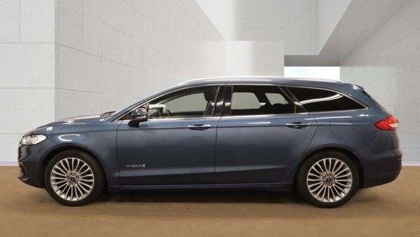 A 2019 FORD MONDEO 2.0 TiVCT Titanium Edition Estate 5dr Petrol Hybrid CVT Euro 6 (s/s) (17 in A 2019 FORD MONDEO 2.0 TiVCT Titanium Edition Estate 5dr Petrol Hybrid CVT Euro 6 (s/s) (17 in