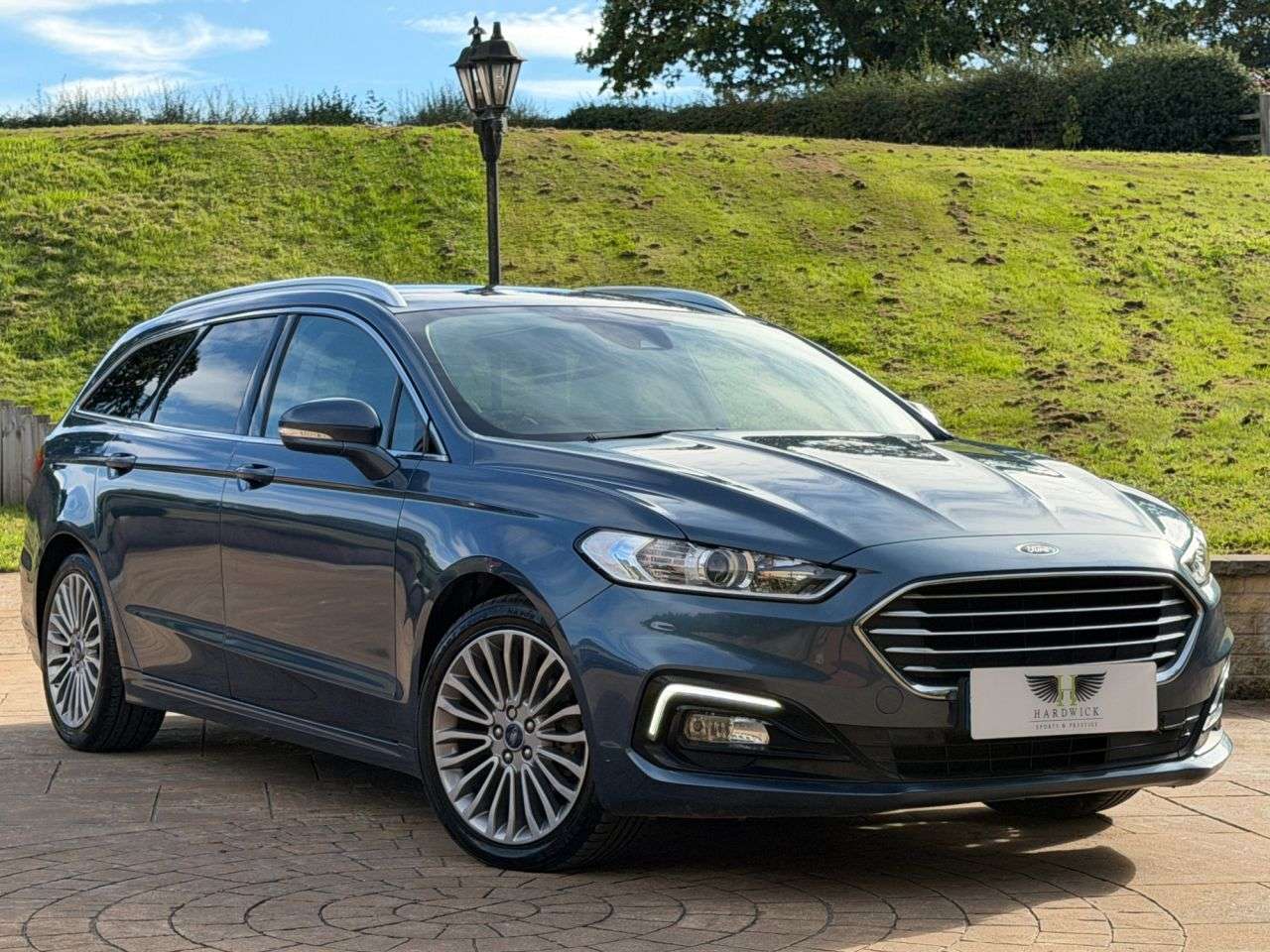 A 2019 FORD MONDEO 2.0 TiVCT Titanium Edition Estate 5dr Petrol Hybrid CVT Euro 6 (s/s) (17 in A 2019 FORD MONDEO 2.0 TiVCT Titanium Edition Estate 5dr Petrol Hybrid CVT Euro 6 (s/s) (17 in