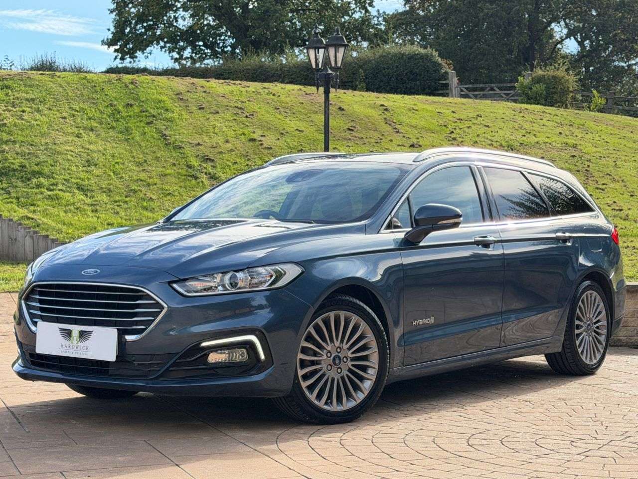 A 2019 FORD MONDEO 2.0 TiVCT Titanium Edition Estate 5dr Petrol Hybrid CVT Euro 6 (s/s) (17 in A 2019 FORD MONDEO 2.0 TiVCT Titanium Edition Estate 5dr Petrol Hybrid CVT Euro 6 (s/s) (17 in