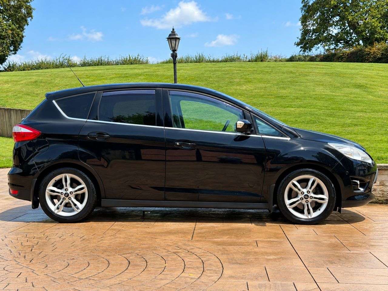 A 2014 FORD C-MAX 2.0 TDCi Titanium X MPV 5dr Diesel Powershift Euro 5 (163 ps) PAN ROOF - HE A 2014 FORD C-MAX 2.0 TDCi Titanium X MPV 5dr Diesel Powershift Euro 5 (163 ps) PAN ROOF - HE