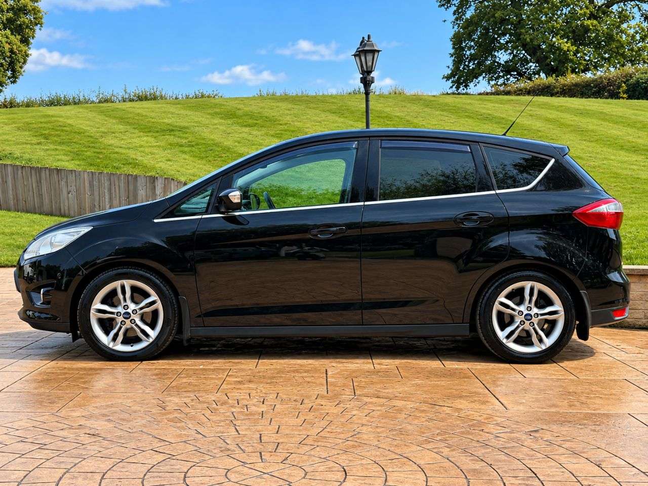 A 2014 FORD C-MAX 2.0 TDCi Titanium X MPV 5dr Diesel Powershift Euro 5 (163 ps) PAN ROOF - HE A 2014 FORD C-MAX 2.0 TDCi Titanium X MPV 5dr Diesel Powershift Euro 5 (163 ps) PAN ROOF - HE