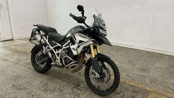 A 2022 TRIUMPH TIGER 1200 1200 Rally Pro Adventure Petrol Manual (150 ps) HEATED GRIPS - CRUISE CONTR A 2022 TRIUMPH TIGER 1200 1200 Rally Pro Adventure Petrol Manual (150 ps) HEATED GRIPS - CRUISE CONTR