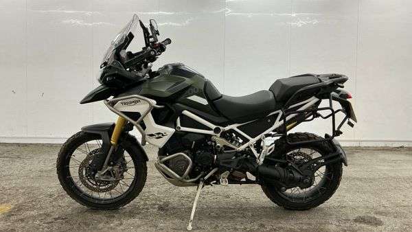 A 2022 TRIUMPH TIGER 1200 1200 Rally Pro Adventure Petrol Manual (150 ps) HEATED GRIPS - CRUISE CONTR A 2022 TRIUMPH TIGER 1200 1200 Rally Pro Adventure Petrol Manual (150 ps) HEATED GRIPS - CRUISE CONTR