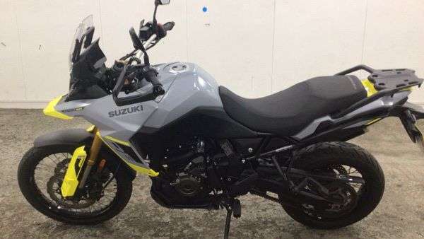 A 2023 SUZUKI V-STROM 800 800 DE Adventure Petrol Manual Euro 5 (84 ps) ONE FORMER KEEPER-2 KEYS. A 2023 SUZUKI V-STROM 800 800 DE Adventure Petrol Manual Euro 5 (84 ps) ONE FORMER KEEPER-2 KEYS.