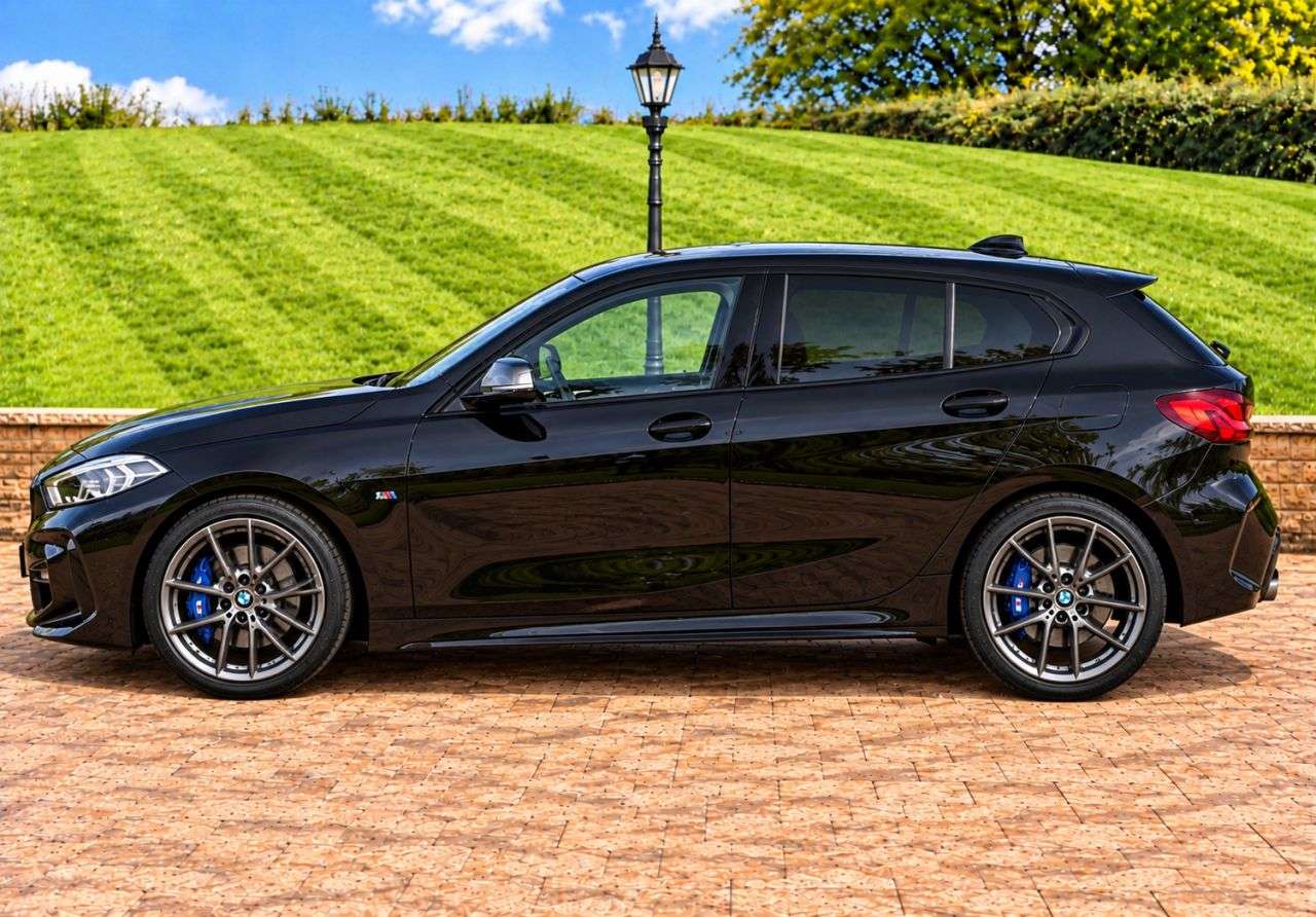 A 2022 BMW 1 SERIES 1.5 118i M Sport (LCP) Hatchback 5dr Petrol DCT Euro 6 (s/s) (136 ps) FULL A 2022 BMW 1 SERIES 1.5 118i M Sport (LCP) Hatchback 5dr Petrol DCT Euro 6 (s/s) (136 ps) FULL