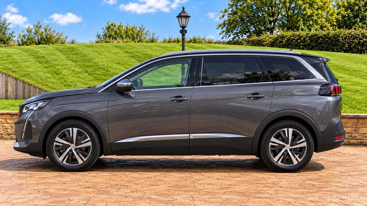 A 2021 PEUGEOT 5008 1.5 BlueHDi Allure Premium SUV 5dr Diesel EAT Euro 6 (s/s) (130 ps) 1 FORME A 2021 PEUGEOT 5008 1.5 BlueHDi Allure Premium SUV 5dr Diesel EAT Euro 6 (s/s) (130 ps) 1 FORME