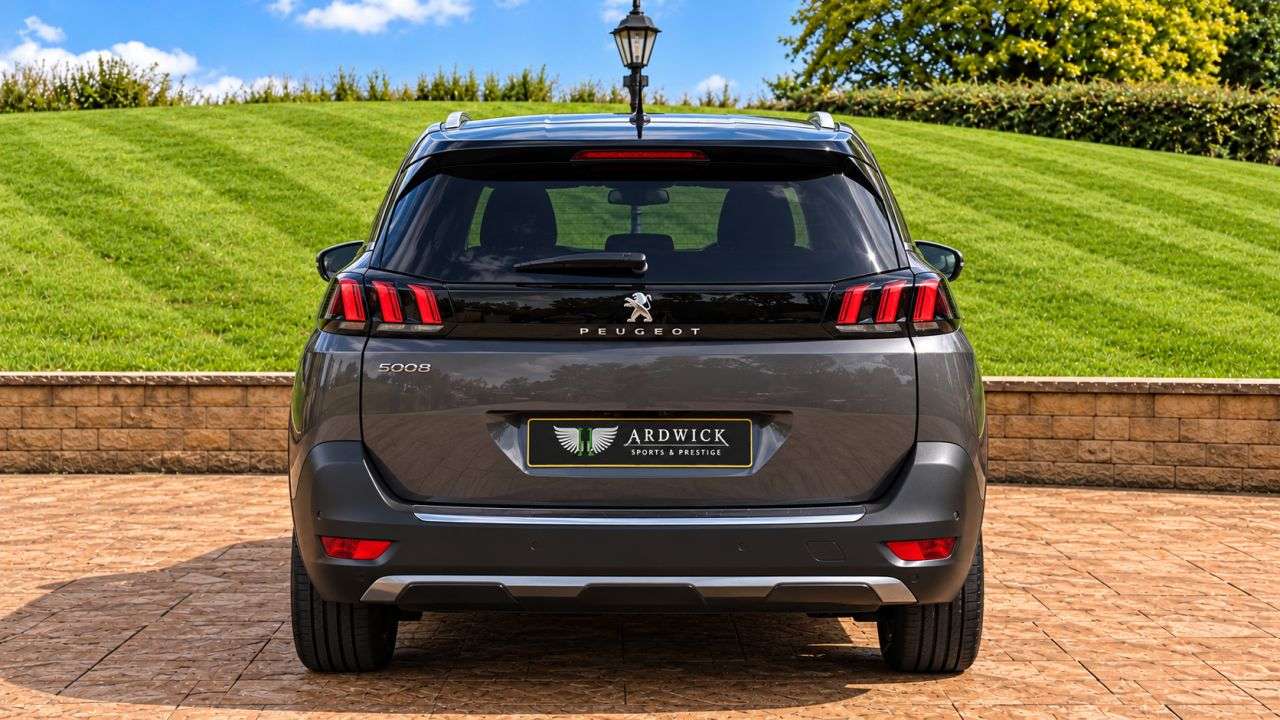 2021 PEUGEOT 5008 2021 PEUGEOT 5008