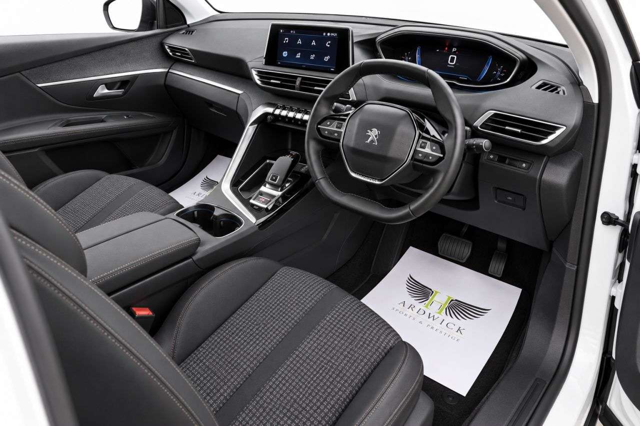 2021 PEUGEOT 5008 2021 PEUGEOT 5008
