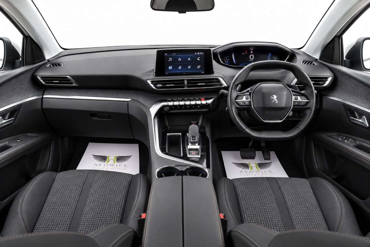 2021 PEUGEOT 5008 2021 PEUGEOT 5008