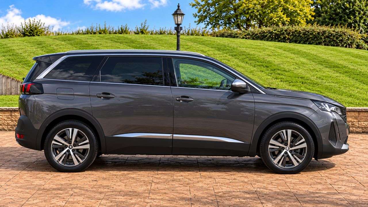 A 2021 PEUGEOT 5008 1.5 BlueHDi Allure Premium SUV 5dr Diesel EAT Euro 6 (s/s) (130 ps) 1 FORME A 2021 PEUGEOT 5008 1.5 BlueHDi Allure Premium SUV 5dr Diesel EAT Euro 6 (s/s) (130 ps) 1 FORME