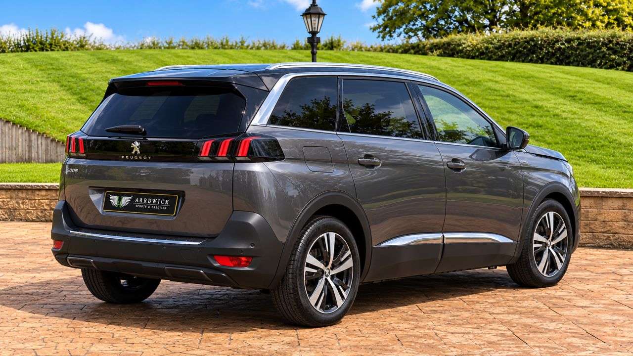 2021 PEUGEOT 5008 2021 PEUGEOT 5008