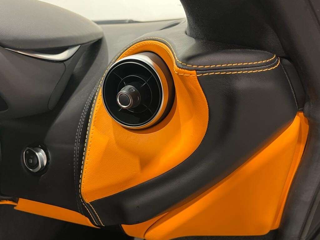 2016 MCLAREN 570S 2016 MCLAREN 570S