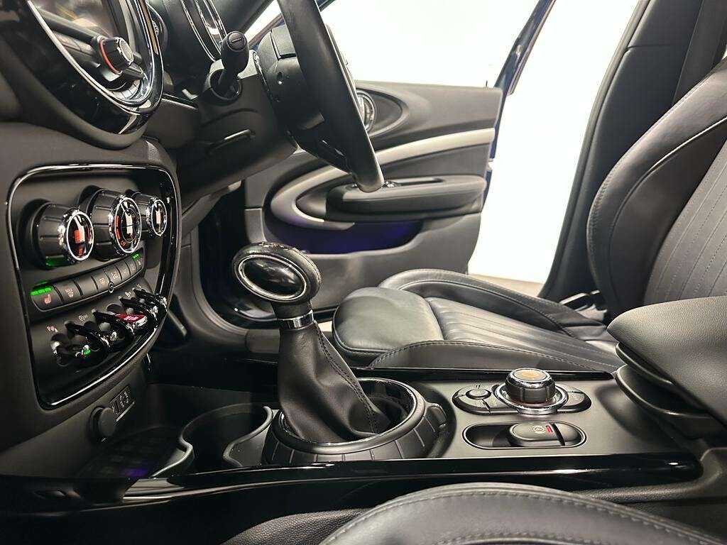 2015 MINI CLUBMAN 2015 MINI CLUBMAN