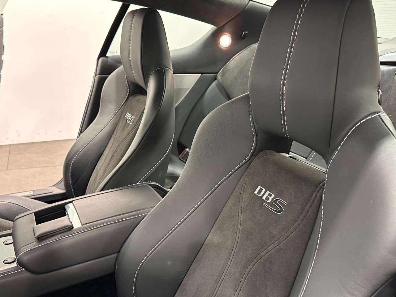 2009 ASTON MARTIN DBS 2009 ASTON MARTIN DBS