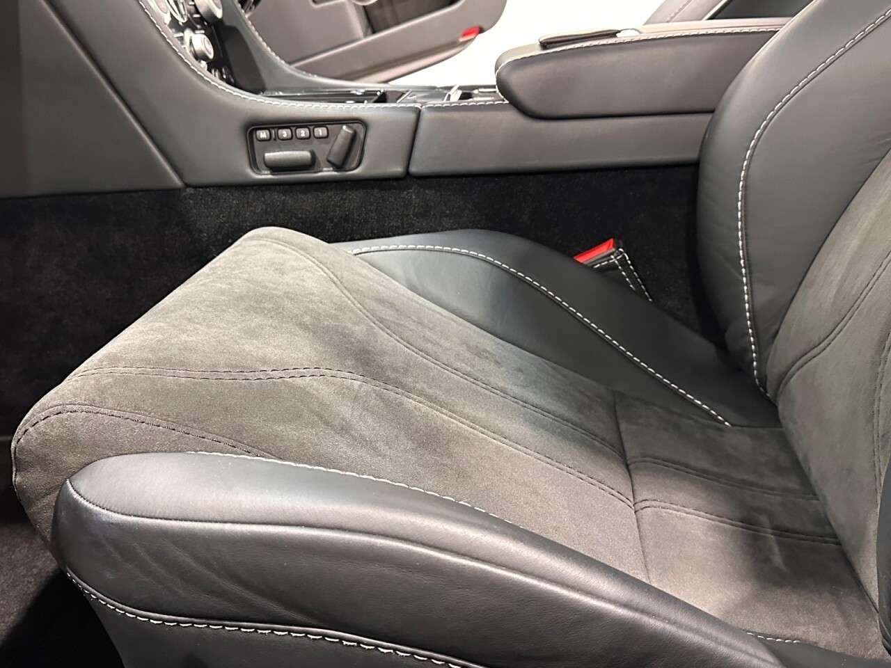 2009 ASTON MARTIN DBS 2009 ASTON MARTIN DBS