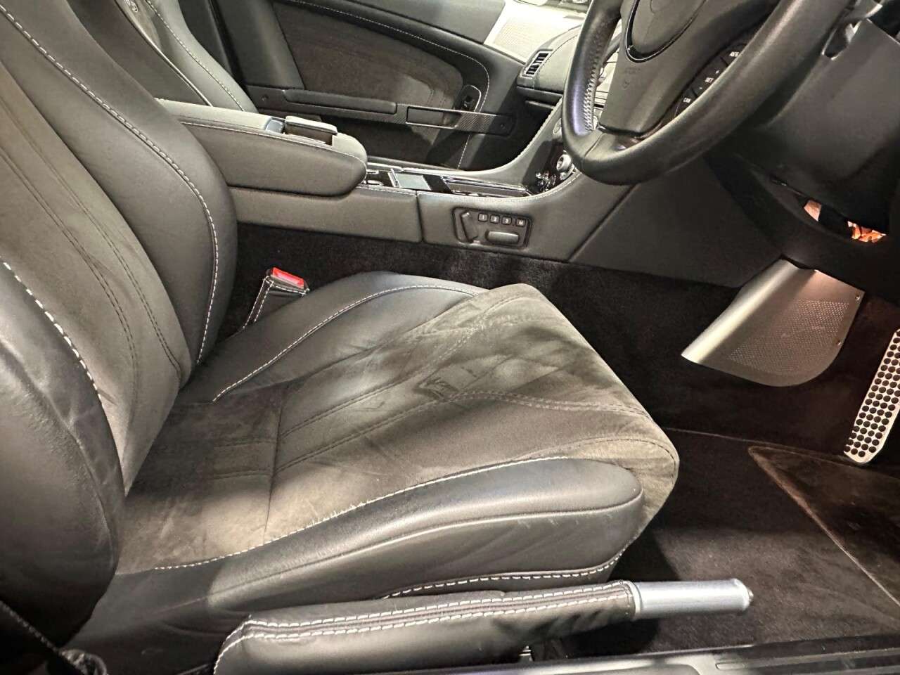 2009 ASTON MARTIN DBS 2009 ASTON MARTIN DBS