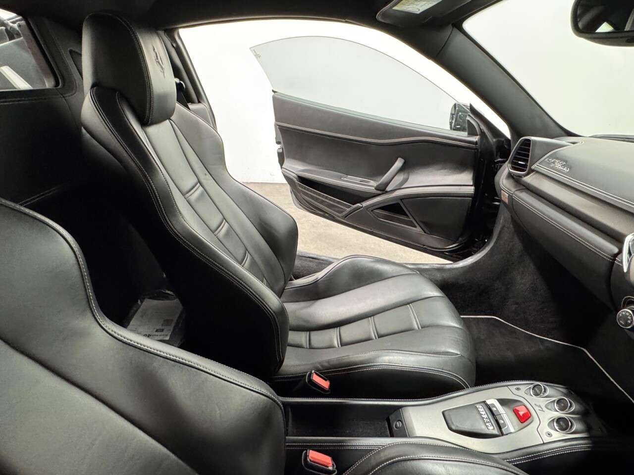 2011 FERRARI 458 ITALIA 2011 FERRARI 458 ITALIA