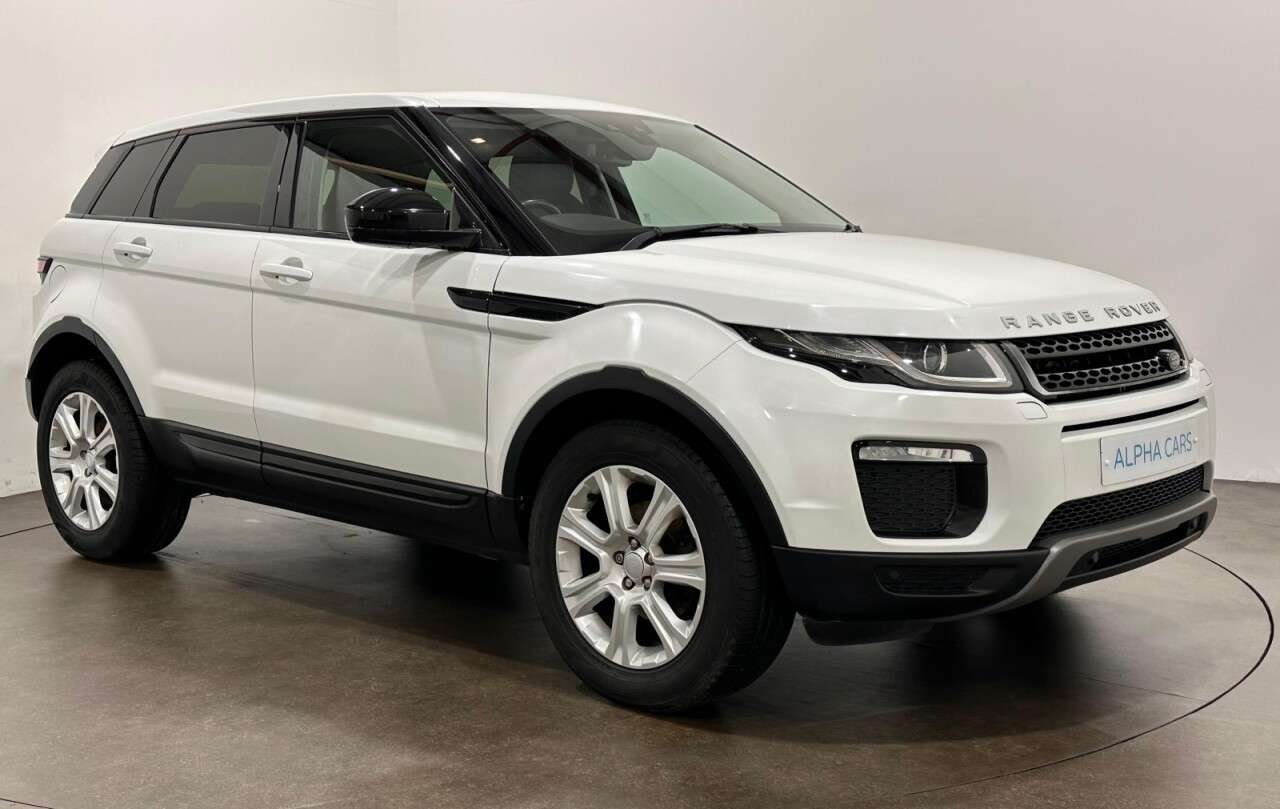 A 2015 LAND ROVER RANGE ROVER EVOQUE 2.0 eD4 SE Tech SUV 5dr Diesel Manual FWD Euro 6 (s/s) (150 ps) A 2015 LAND ROVER RANGE ROVER EVOQUE 2.0 eD4 SE Tech SUV 5dr Diesel Manual FWD Euro 6 (s/s) (150 ps)