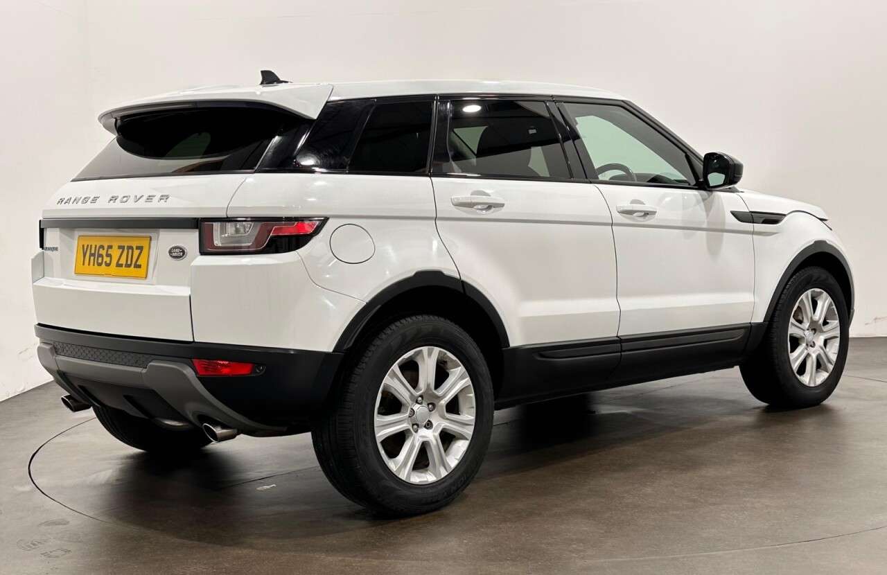 A 2015 LAND ROVER RANGE ROVER EVOQUE 2.0 eD4 SE Tech SUV 5dr Diesel Manual FWD Euro 6 (s/s) (150 ps) A 2015 LAND ROVER RANGE ROVER EVOQUE 2.0 eD4 SE Tech SUV 5dr Diesel Manual FWD Euro 6 (s/s) (150 ps)