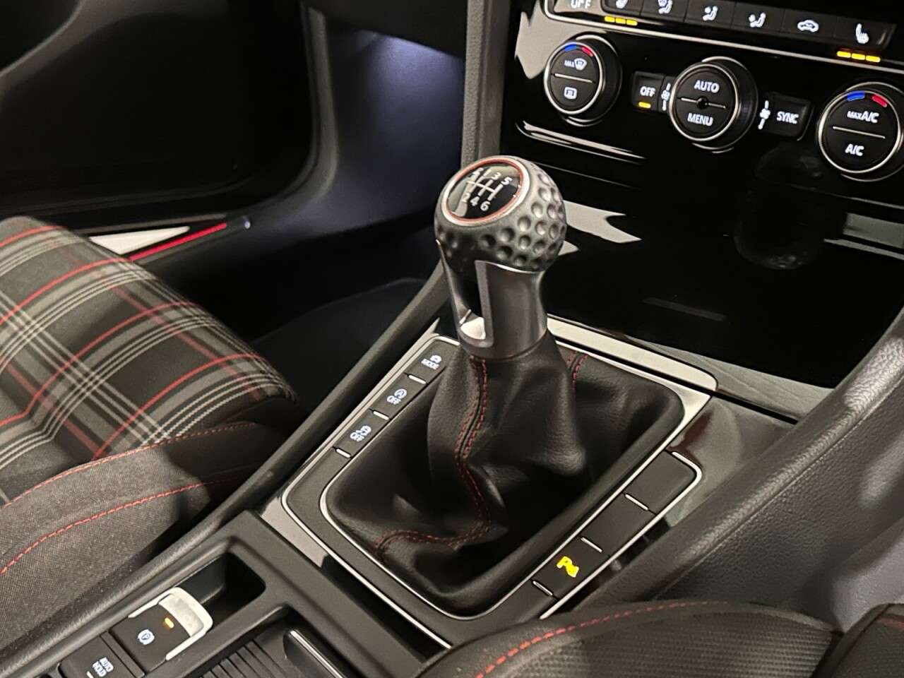 2019 VOLKSWAGEN GOLF 2019 VOLKSWAGEN GOLF