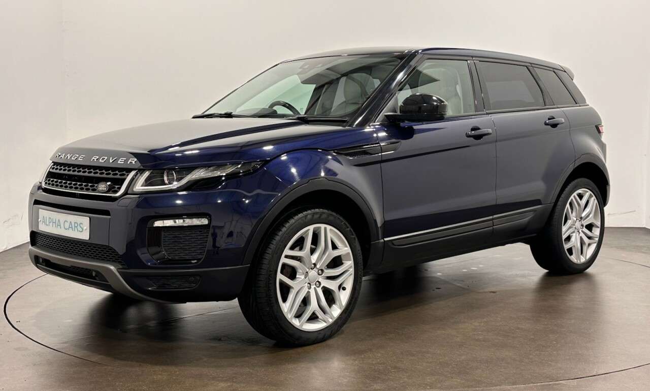 A 2016 LAND ROVER RANGE ROVER EVOQUE 2.0 TD4 SE Tech SUV 5dr Diesel Manual 4WD Euro 6 (s/s) (180 ps) Cirrus Leat A 2016 LAND ROVER RANGE ROVER EVOQUE 2.0 TD4 SE Tech SUV 5dr Diesel Manual 4WD Euro 6 (s/s) (180 ps) Cirrus Leat