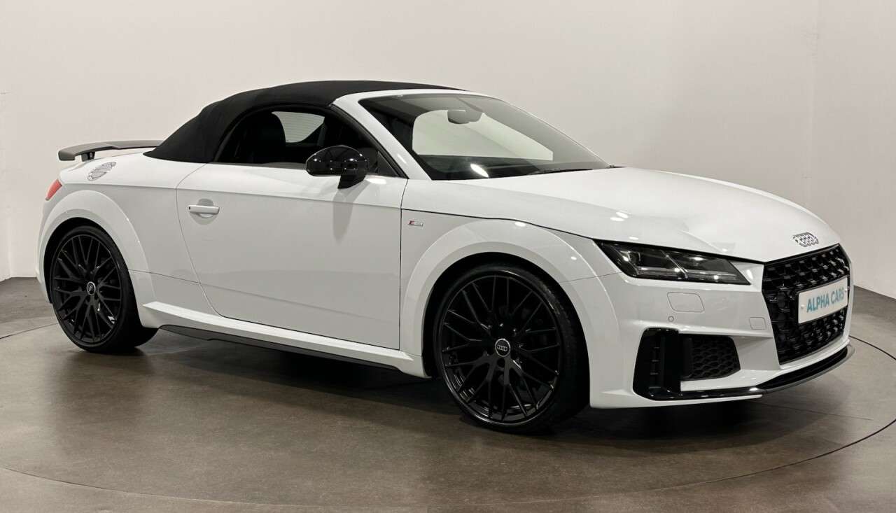 A 2019 AUDI TT 2.0 TFSI 40 Black Edition Roadster 2dr Petrol S Tronic Euro 6 (s/s) (197 ps A 2019 AUDI TT 2.0 TFSI 40 Black Edition Roadster 2dr Petrol S Tronic Euro 6 (s/s) (197 ps