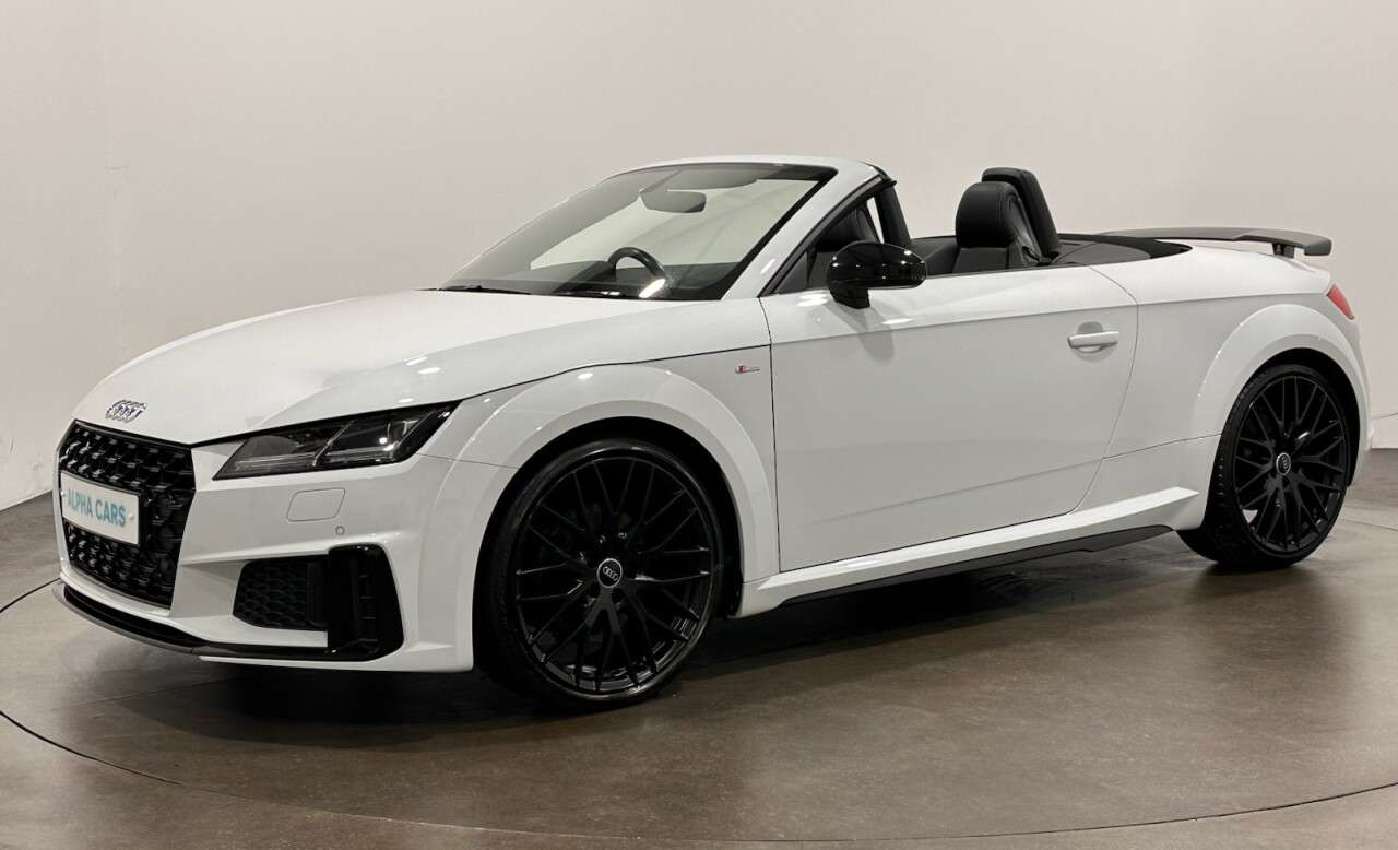 A 2019 AUDI TT 2.0 TFSI 40 Black Edition Roadster 2dr Petrol S Tronic Euro 6 (s/s) (197 ps A 2019 AUDI TT 2.0 TFSI 40 Black Edition Roadster 2dr Petrol S Tronic Euro 6 (s/s) (197 ps