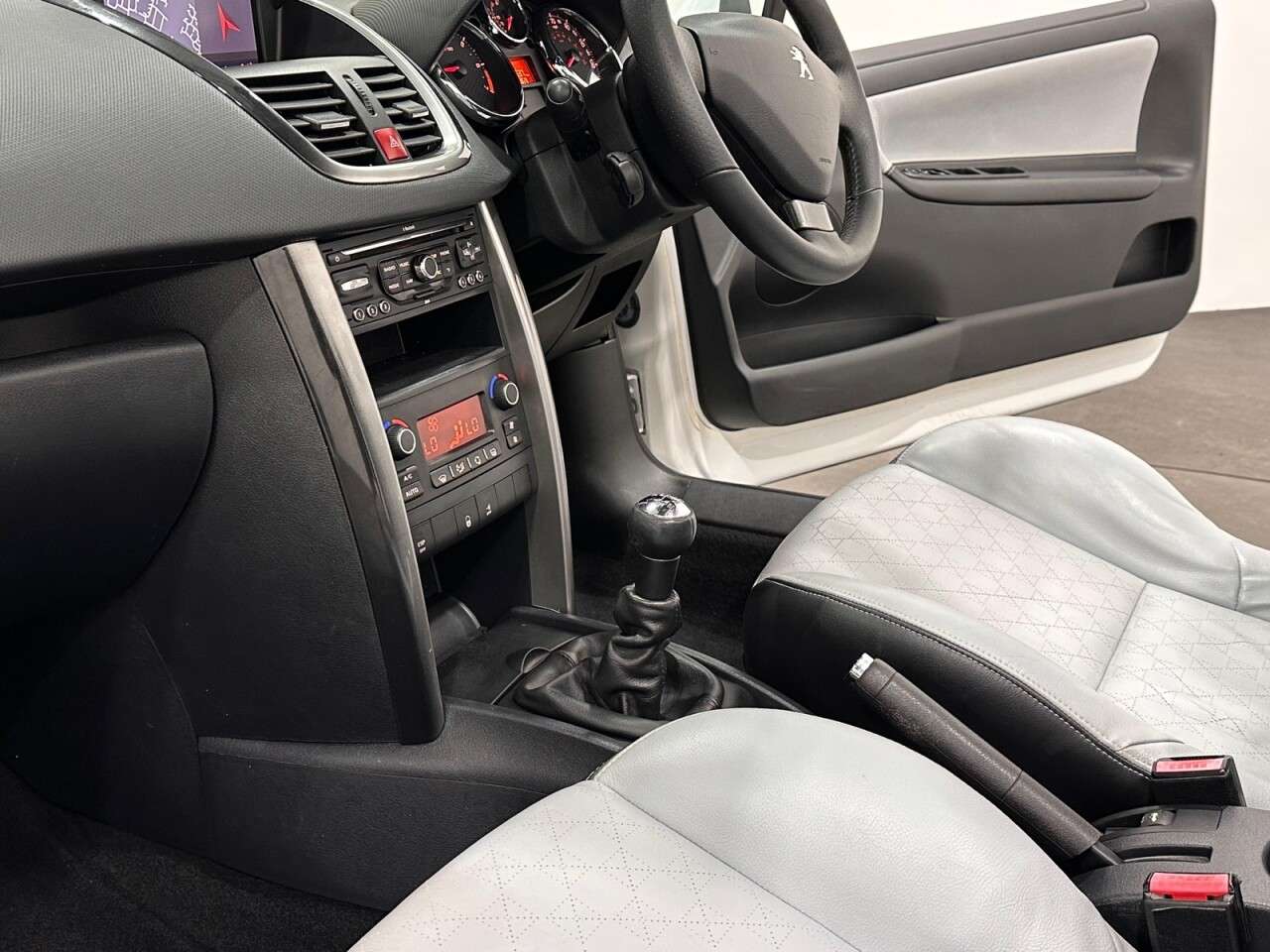 2014 PEUGEOT 207 2014 PEUGEOT 207