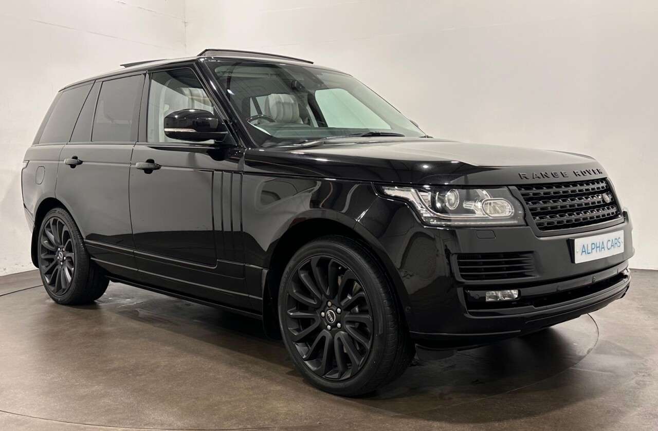 A 2016 LAND ROVER RANGE ROVER 4.4 SD V8 Autobiography SUV 5dr Diesel Auto 4WD Euro 6 (s/s) (339 ps) Panor A 2016 LAND ROVER RANGE ROVER 4.4 SD V8 Autobiography SUV 5dr Diesel Auto 4WD Euro 6 (s/s) (339 ps) Panor