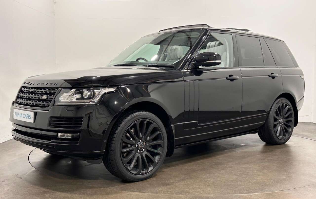 A 2016 LAND ROVER RANGE ROVER 4.4 SD V8 Autobiography SUV 5dr Diesel Auto 4WD Euro 6 (s/s) (339 ps) Panor A 2016 LAND ROVER RANGE ROVER 4.4 SD V8 Autobiography SUV 5dr Diesel Auto 4WD Euro 6 (s/s) (339 ps) Panor