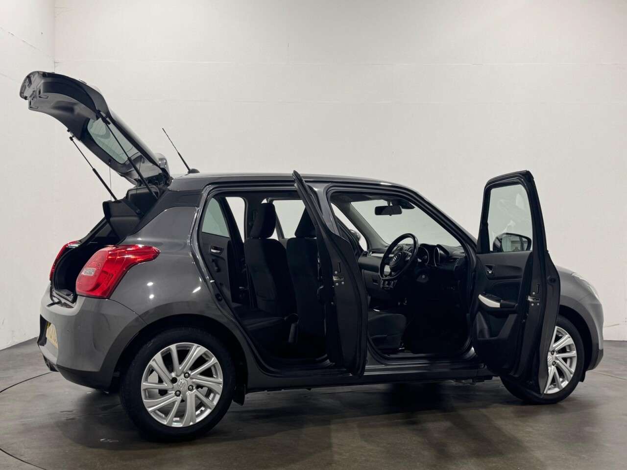 2021 SUZUKI SWIFT 2021 SUZUKI SWIFT