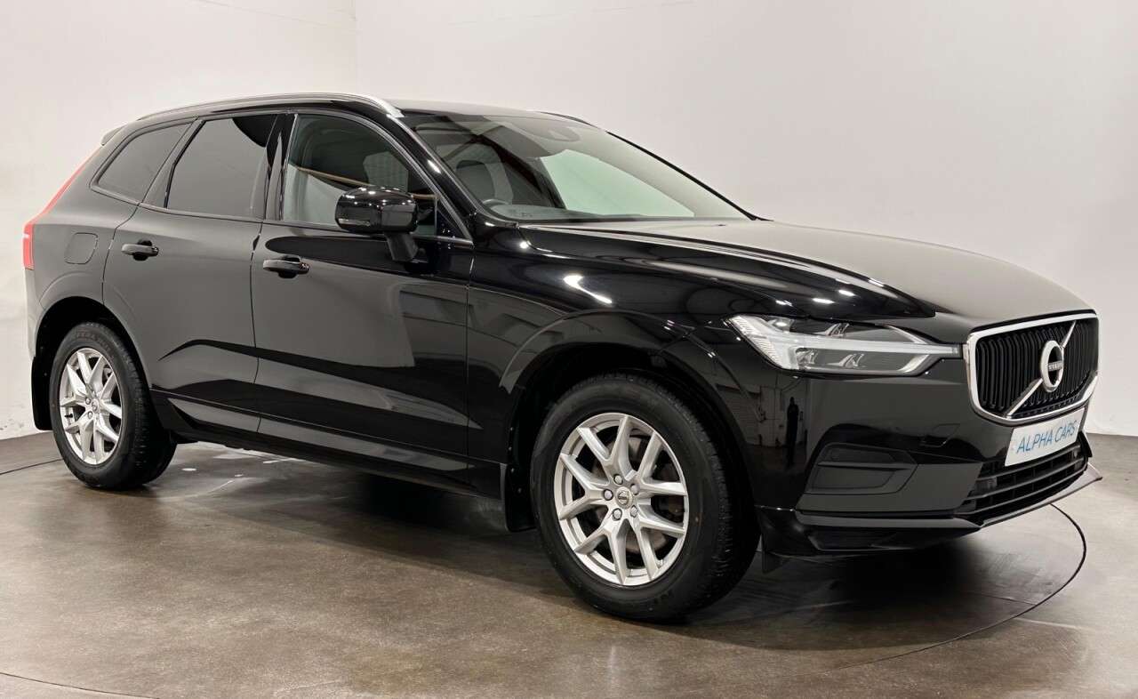 A 2020 VOLVO XC60 2.0 B5 MHEV Momentum SUV 5dr Petrol Hybrid Auto Euro 6 (s/s) (250 ps) Heate A 2020 VOLVO XC60 2.0 B5 MHEV Momentum SUV 5dr Petrol Hybrid Auto Euro 6 (s/s) (250 ps) Heate