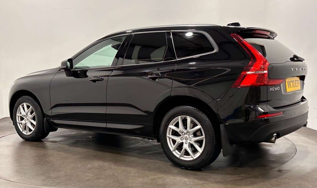 A 2020 VOLVO XC60 2.0 B5 MHEV Momentum SUV 5dr Petrol Hybrid Auto Euro 6 (s/s) (250 ps) Heate A 2020 VOLVO XC60 2.0 B5 MHEV Momentum SUV 5dr Petrol Hybrid Auto Euro 6 (s/s) (250 ps) Heate