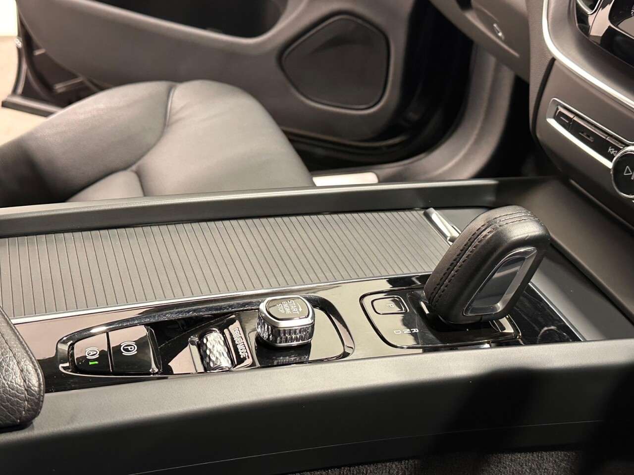 2020 VOLVO XC60 2020 VOLVO XC60