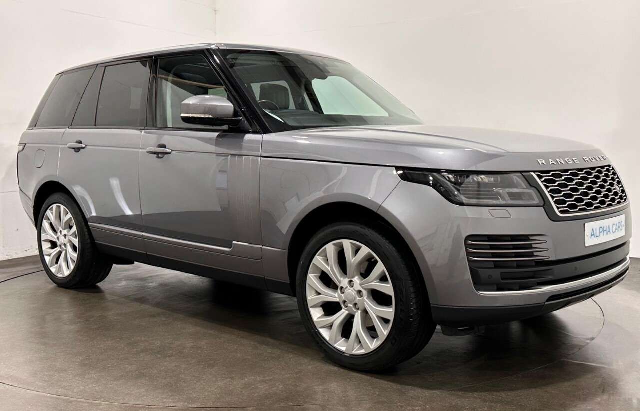 A 2020 LAND ROVER RANGE ROVER 3.0 SD V6 Vogue SUV 5dr Diesel Auto 4WD Euro 6 (s/s) (275 ps) Complete Serv A 2020 LAND ROVER RANGE ROVER 3.0 SD V6 Vogue SUV 5dr Diesel Auto 4WD Euro 6 (s/s) (275 ps) Complete Serv