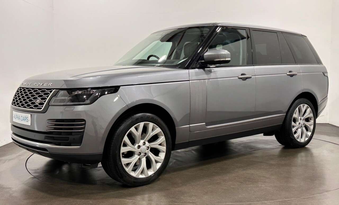 A 2020 LAND ROVER RANGE ROVER 3.0 SD V6 Vogue SUV 5dr Diesel Auto 4WD Euro 6 (s/s) (275 ps) Complete Serv A 2020 LAND ROVER RANGE ROVER 3.0 SD V6 Vogue SUV 5dr Diesel Auto 4WD Euro 6 (s/s) (275 ps) Complete Serv