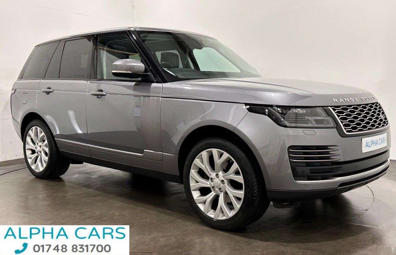 A 2020 LAND ROVER RANGE ROVER 3.0 SD V6 Vogue SUV 5dr Diesel Auto 4WD Euro 6 (s/s) (275 ps) Complete Serv A 2020 LAND ROVER RANGE ROVER 3.0 SD V6 Vogue SUV 5dr Diesel Auto 4WD Euro 6 (s/s) (275 ps) Complete Serv