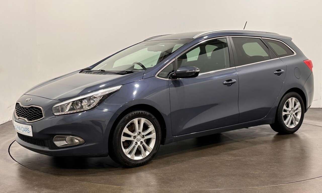 A 2015 KIA CEED 1.6 CRDi EcoDynamics 3 Sportswagon 5dr Diesel Manual Euro 5 (s/s) (126 bhp) A 2015 KIA CEED 1.6 CRDi EcoDynamics 3 Sportswagon 5dr Diesel Manual Euro 5 (s/s) (126 bhp)