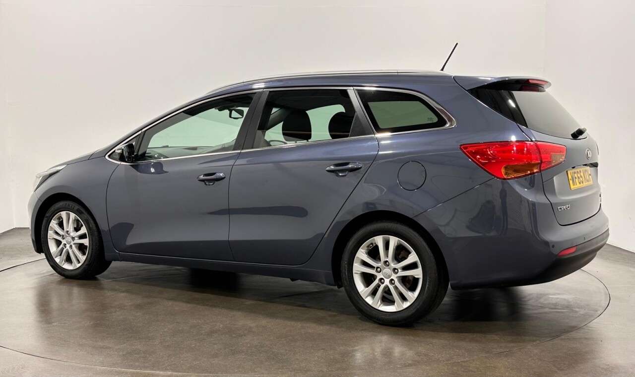 A 2015 KIA CEED 1.6 CRDi EcoDynamics 3 Sportswagon 5dr Diesel Manual Euro 5 (s/s) (126 bhp) A 2015 KIA CEED 1.6 CRDi EcoDynamics 3 Sportswagon 5dr Diesel Manual Euro 5 (s/s) (126 bhp)